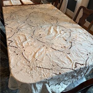 Elegant Cream Embroidered Cutwork Tablecloth - Classic Home Dining